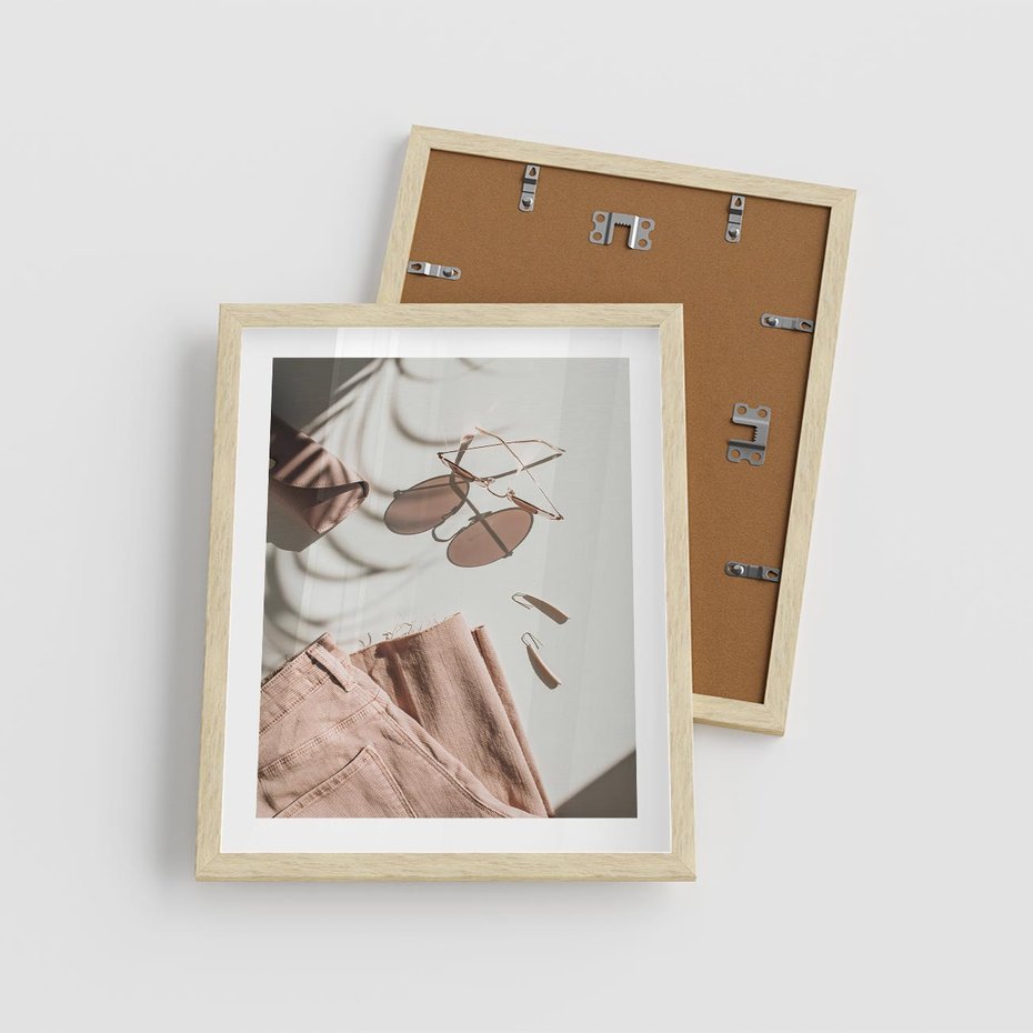 Plakat w ramie 40x50 - Urok Pudrowego Różu - zdjęcie, moda - rama drewno