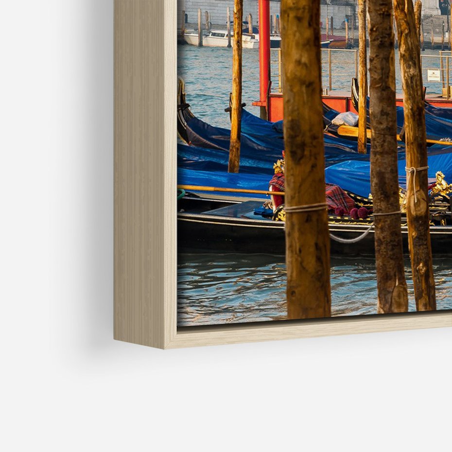 Obraz w ramie 50x70 - Urok Wenecji - fotografia, przystań w Wenecji - rama drewno