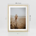 Plakat w ramie 30x40 - O Zachodzie Słońca - klimatyczna fotografia, postać biegnie po plaży - rama drewno
