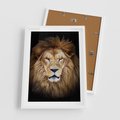 Plakat w ramie 50x70 - Król zwierząt w majestatycznym stylu - lew, król - rama biała