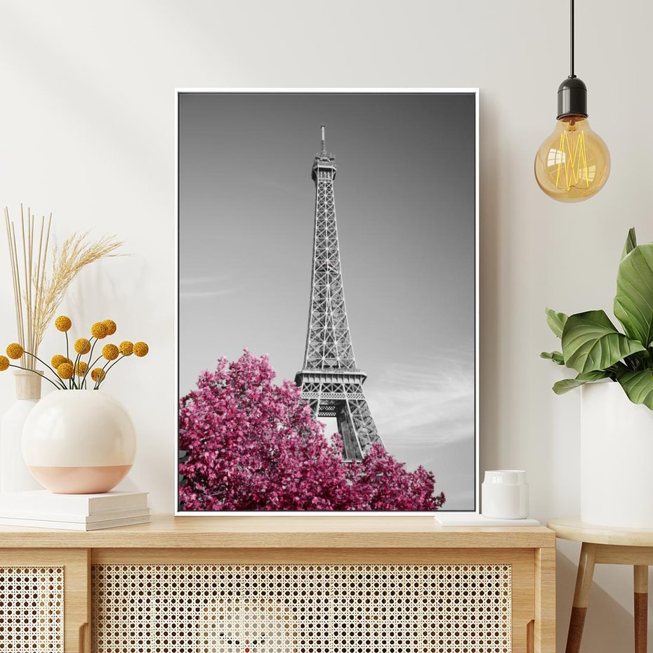 Obraz w ramie 70x100 - Różowy Paryż - czarno białe zdjęcie, wieża eiffla - rama biała