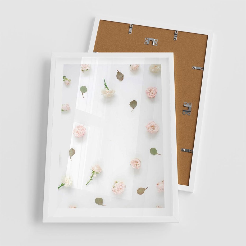Plakat w ramie 50x70 - Romantyczna Kompozycja z Różami - kompozycja kwiatowa, róże - rama biała
