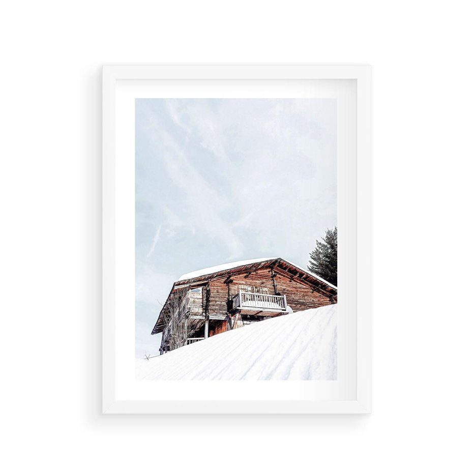 Plakat w ramie 30x40 - Spokój Górskiej Zimy - chatka w górach, domek górski - rama biała