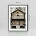 Plakat w ramie 50x70 - Stary Drewniany Dom w Śniegu - stary drewniany dom, zima - rama czarna