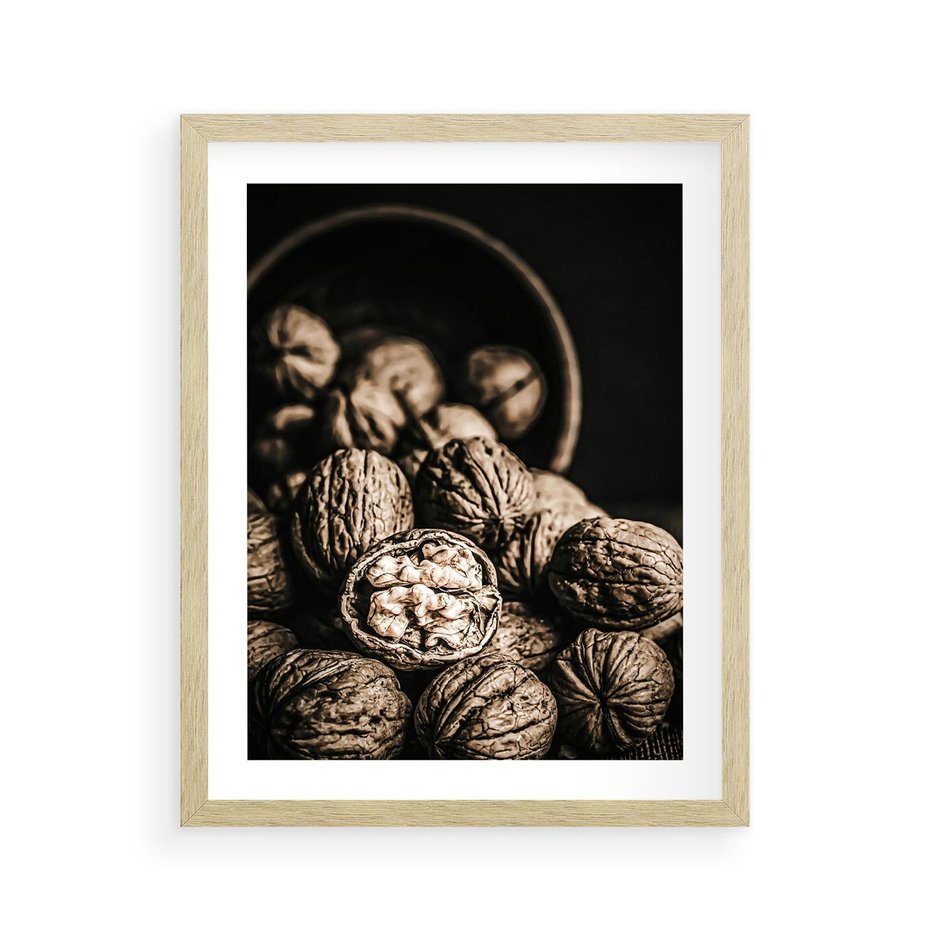 Plakat w ramie 40x50 - Orzechy Włoskie w Sepii - orzechy włoskie, fotografia retro - rama drewno