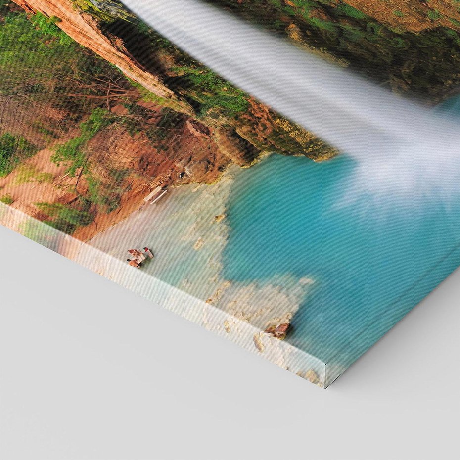 Obraz na płótnie 40x40 - Wodospad wśród majestatycznych gór - wodospad, górski