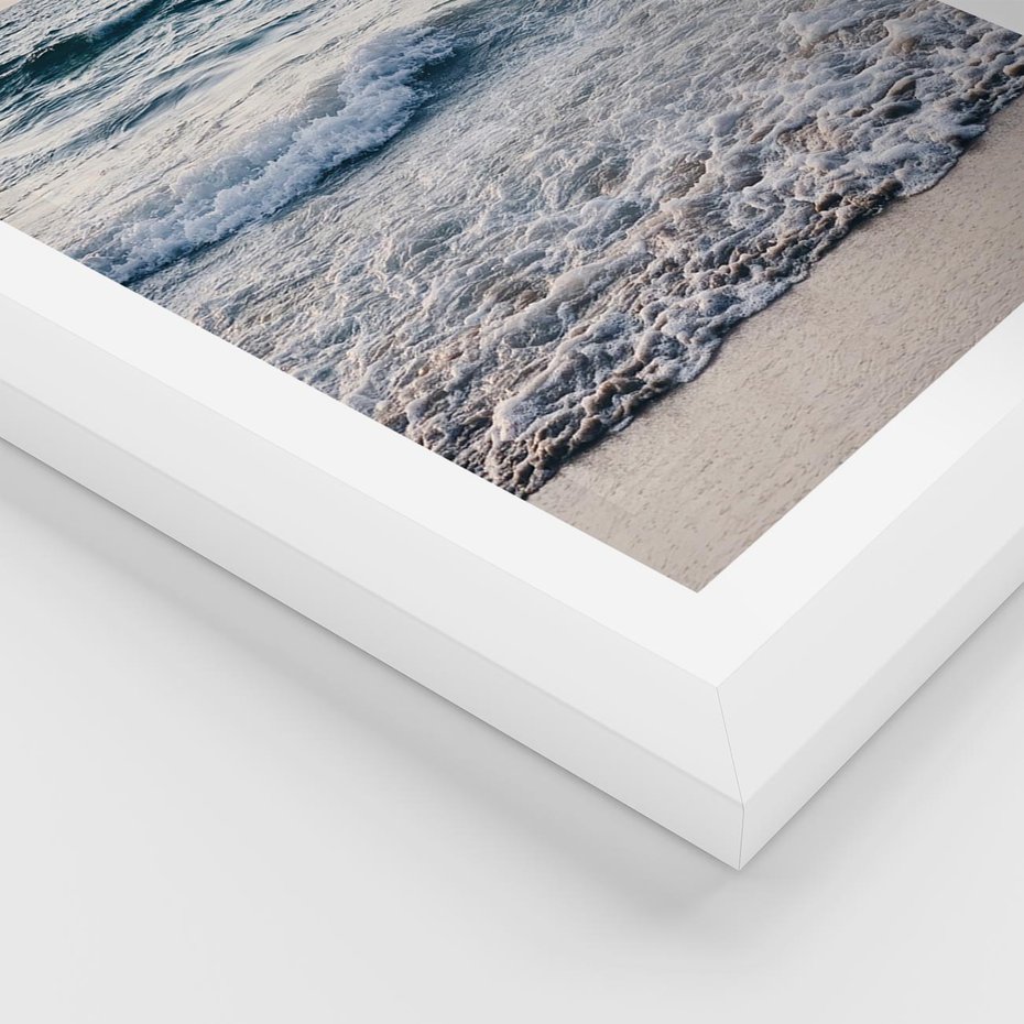 Plakat w ramie 40x50 - Malowniczy Nadmorski Krajobraz - morze, fale - rama biała