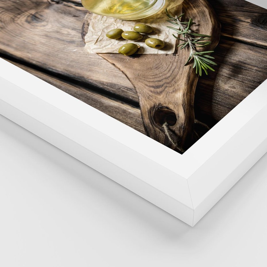 Plakat w ramie 50x70 - Oliwki w restauracji - oliwa, oliwki - rama biała