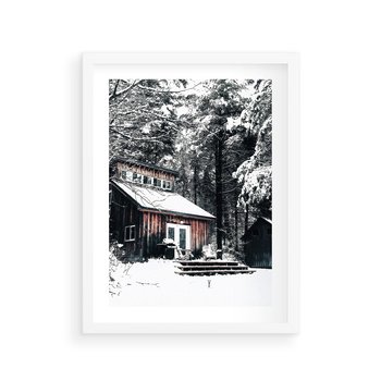 Plakat w ramie 50x70 - Zimowy Urok Drewnianego Domku - zima, drewniany domek - rama biała