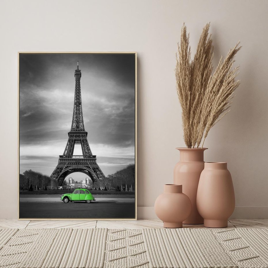 Obraz w ramie 80x120 - Paryskie Romantyczne Spotkanie - Eiffla, samochód - rama drewno