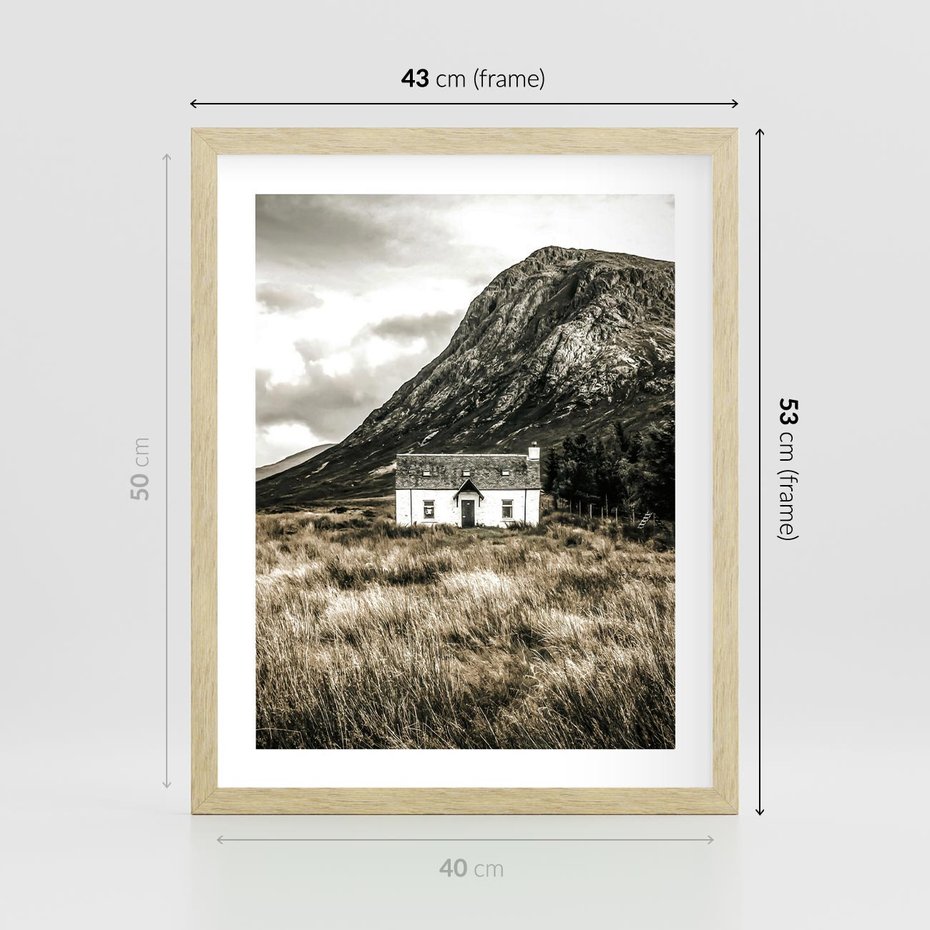 Plakat w ramie 40x50 - Biały Domek w Sepii: Wiejski Urok - domek w górach, kolory sepii - rama drewno