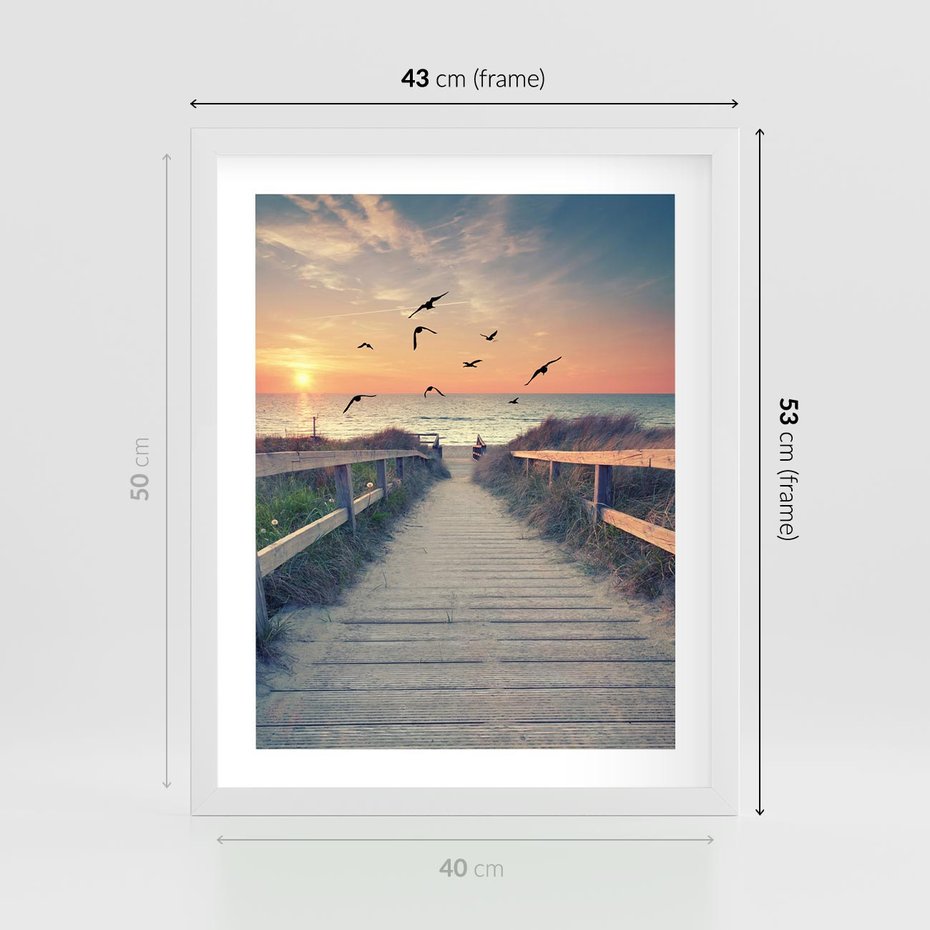 Plakat w ramie 40x50 - Sielanka nad brzegiem - plaża, pomost - rama biała