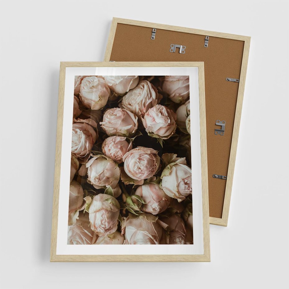 Plakat w ramie 50x70 - Róże i Różowe Kwiaty w Kompozycji - róże, różowe kwiaty - rama drewno