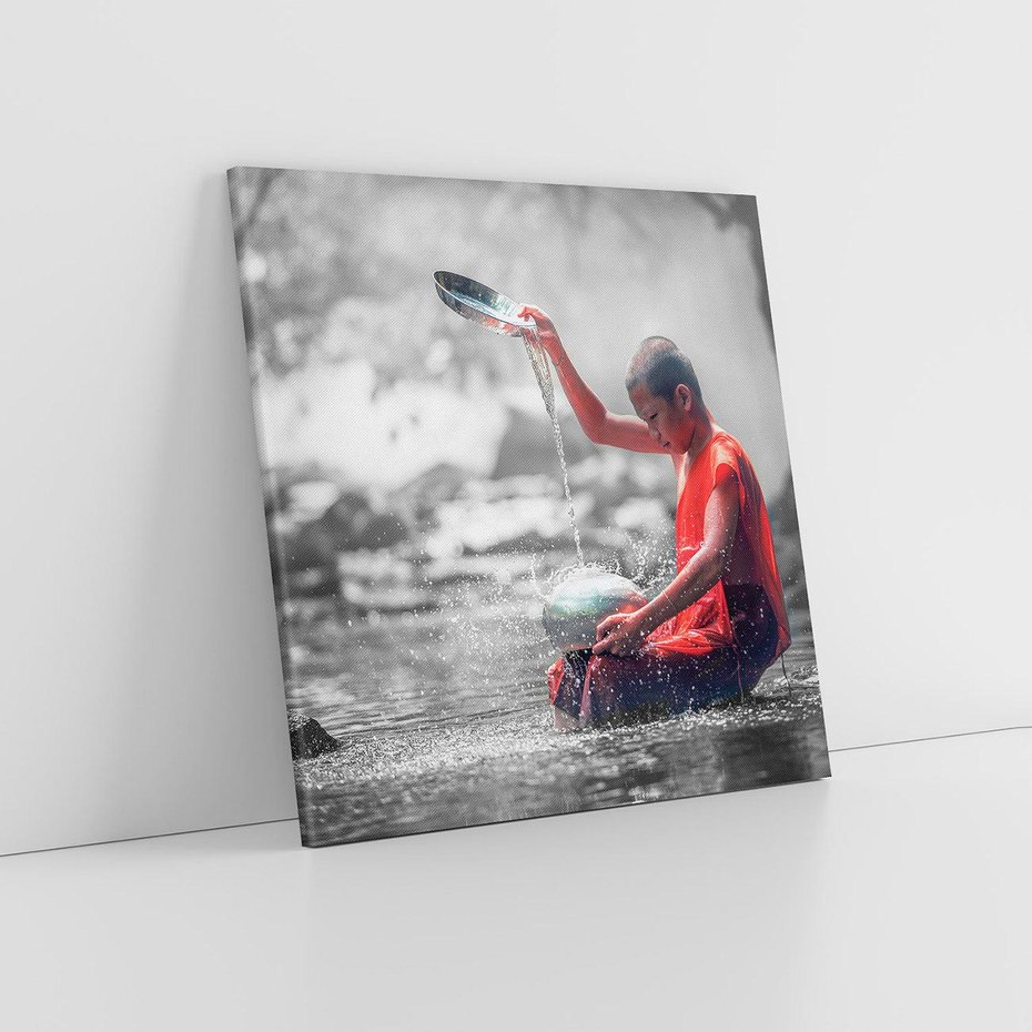 Obraz na płótnie 70x70 - Dziecko Mnich: Święty Uśmiech - dziecko, mnich