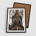 Plakat w ramie 50x70 - Jesienna Wieża w Liściach - architektura, wieża - rama czarna