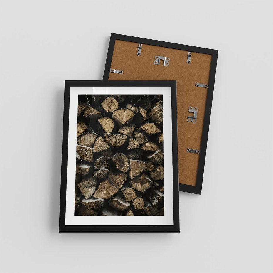 Plakat w ramie 30x40 - Piękno Prostej Formy - drewno, kłody - rama czarna