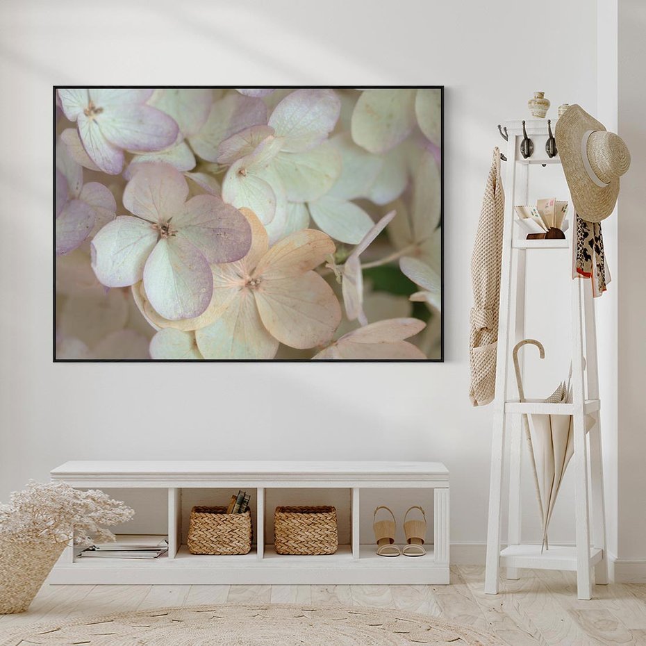 Obraz w ramie 70x50 - Kwiatowy taniec - kwiaty, hortensje - rama czarna