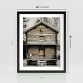 Plakat w ramie 40x50 - Stary Drewniany Dom w Śniegu - stary drewniany dom, zima - rama czarna