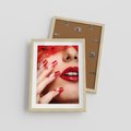Plakat w ramie 30x40 - Piękno manicure: kolory i elegancja - paznokcie, manicure - rama drewno