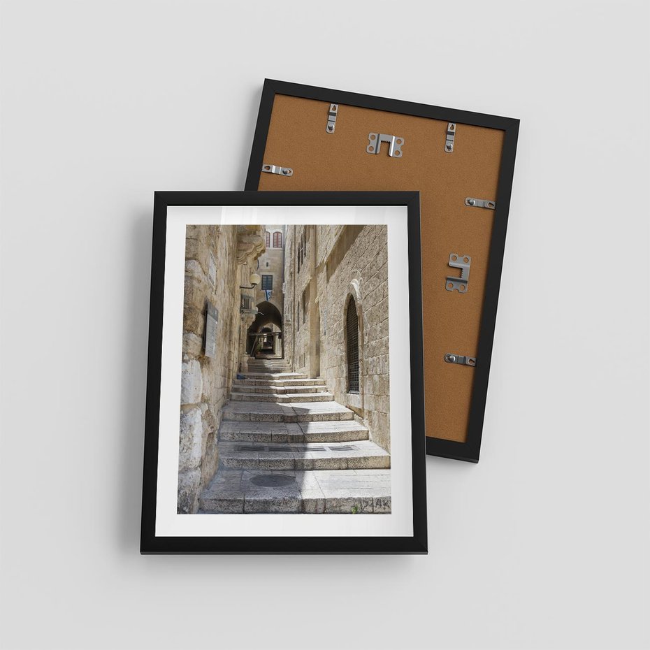 Plakat w ramie 30x40 - Urok uliczki: perspektywa miasta - uliczka, perspektywa - rama czarna