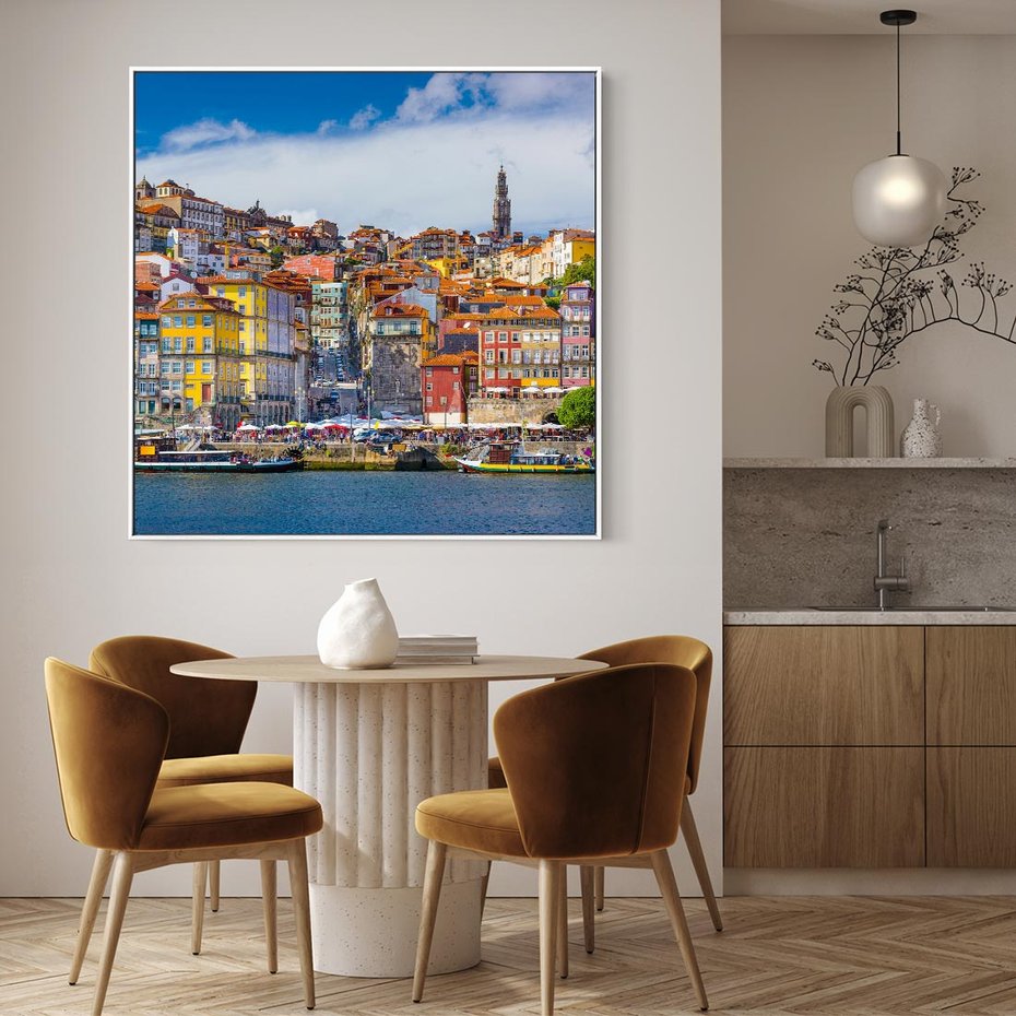 Obraz w ramie 50x50 - Kolorowa Przystań - nadmorskie miasto, kolorowe budynki - rama biała