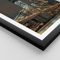 Plakat w ramie 30x40 - Miasto rozświetlone nocnym blaskiem - miasto, nocą - rama czarna