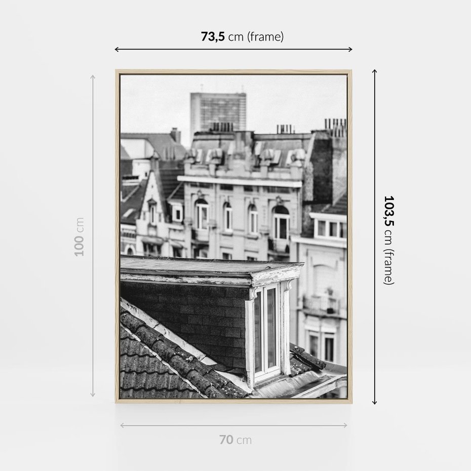 Obraz w ramie 70x100 - Miasto w Retro Odsłonie - fotografia czarno biała, ujęcie na dachy wielkiego miasta - rama drewno