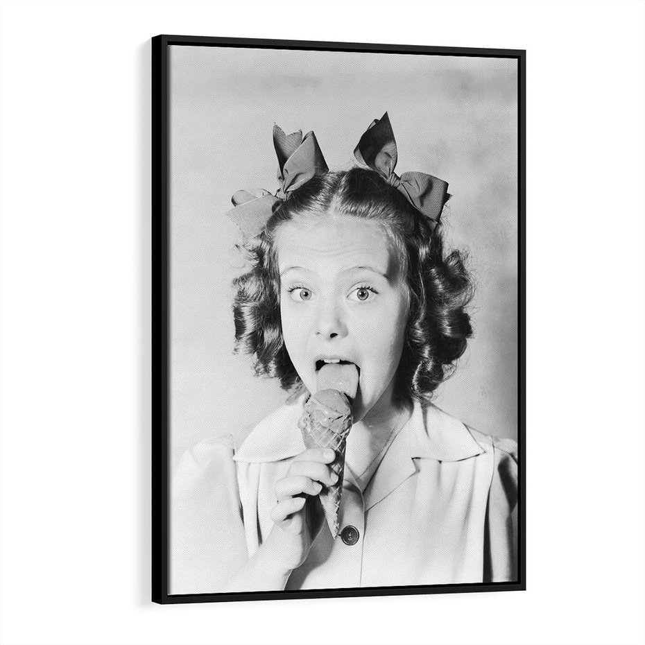 Obraz w ramie 50x70 - Pyszny Deser - retro zdjęcie, czarno białe - rama czarna