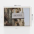 Obraz w ramie 120x80 - Magiczne Spacery - hotel, uliczka - rama drewno