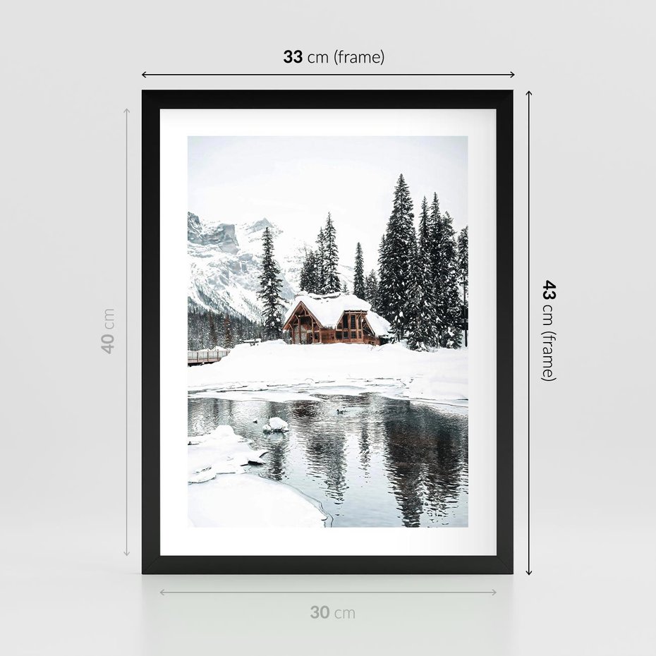 Plakat w ramie 30x40 - Urok Zimowego Krajobrazu - domek w górach, zima - rama czarna