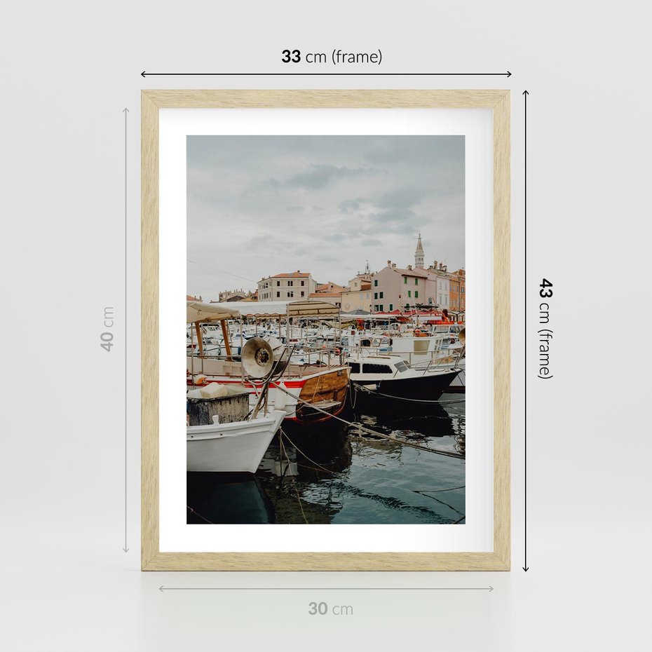 Plakat w ramie 30x40 - Malowniczy Krajobraz Morski - morze, łódki - rama drewno