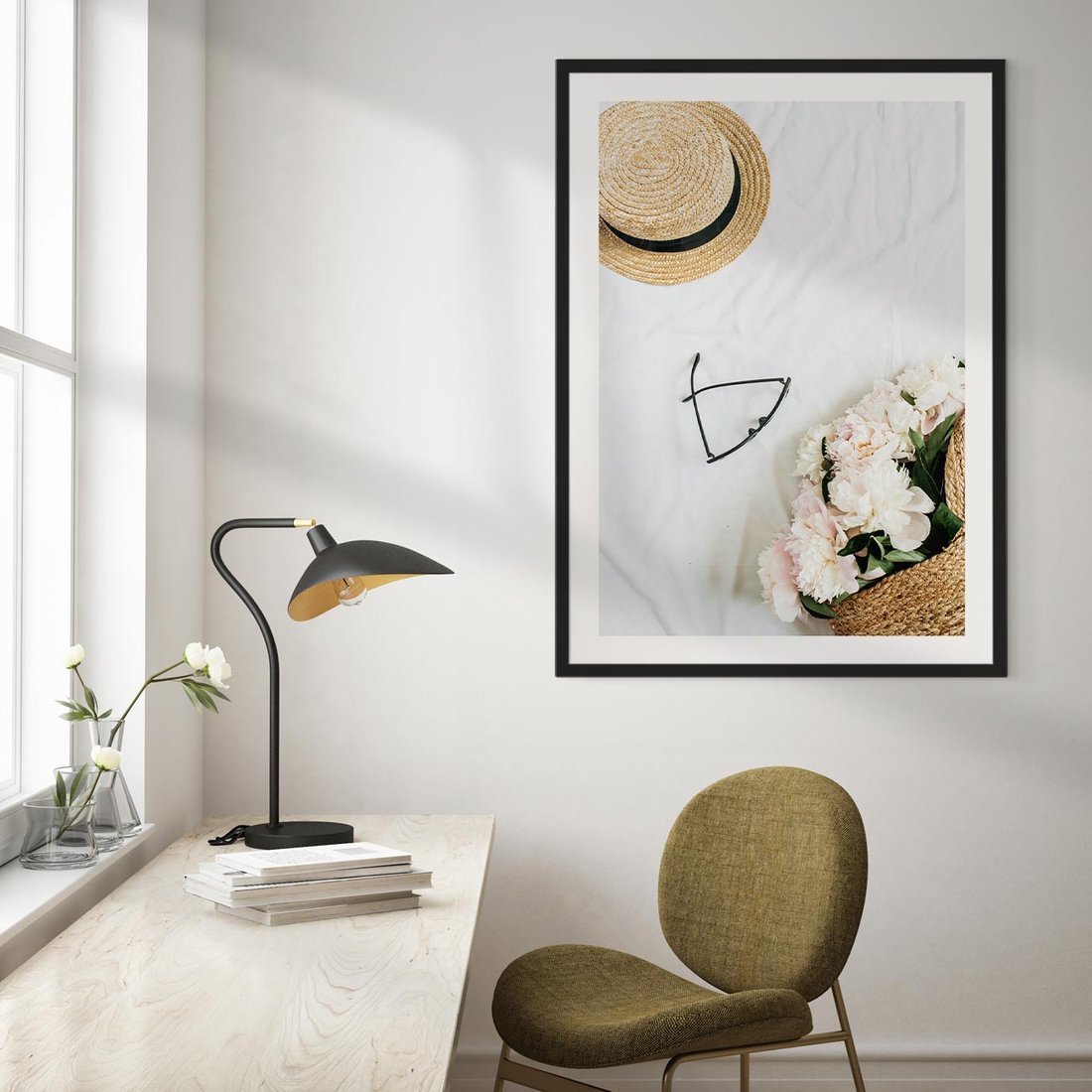 Plakat w ramie 50x70 - Urok Kobiecej Fotografii - kompozycja kobieca, fotografia - rama czarna