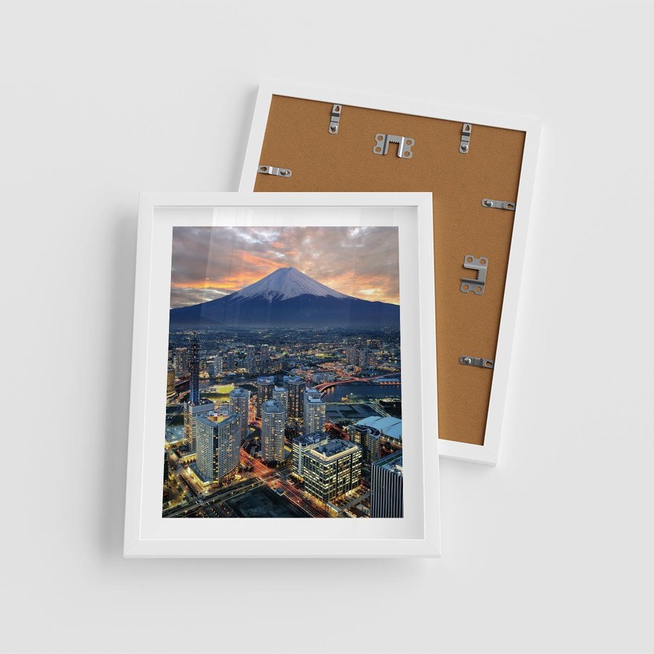 Plakat w ramie 40x50 - Miasto na Górnym Horyzoncie - miasto, góry - rama biała