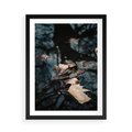 Plakat w ramie 50x70 - Jesienne Liście w Kałużach: Odbicie Natury - jesienne liście wkałuży, fotografia - rama czarna