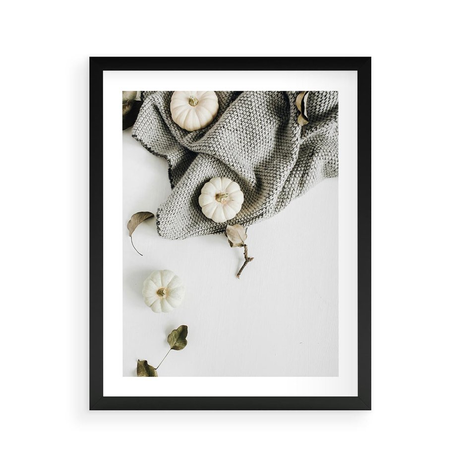 Plakat w ramie 40x50 - Białe Dynie i Przytulny Koc - kompozycja jesienna, białe dynie - rama czarna