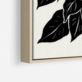 Obraz w ramie 70x100 - Ruchome szkicowe odbicia - czarno biała grafika, roślinność - rama drewno