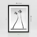 Plakat w ramie 30x40 - Samotne Palmy - czarno biała fotografia, dwie samotne palmy - rama czarna
