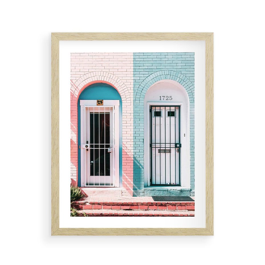 Plakat w ramie 40x50 - Urok Starych Drzwi - stare retro drzwi kamienicy, pastelowe kolory - rama drewno