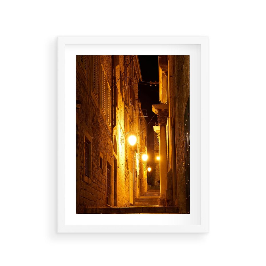 Plakat w ramie 30x40 - Miasto Pod Gwieździstym Niebem - uliczka, perspektywa - rama biała