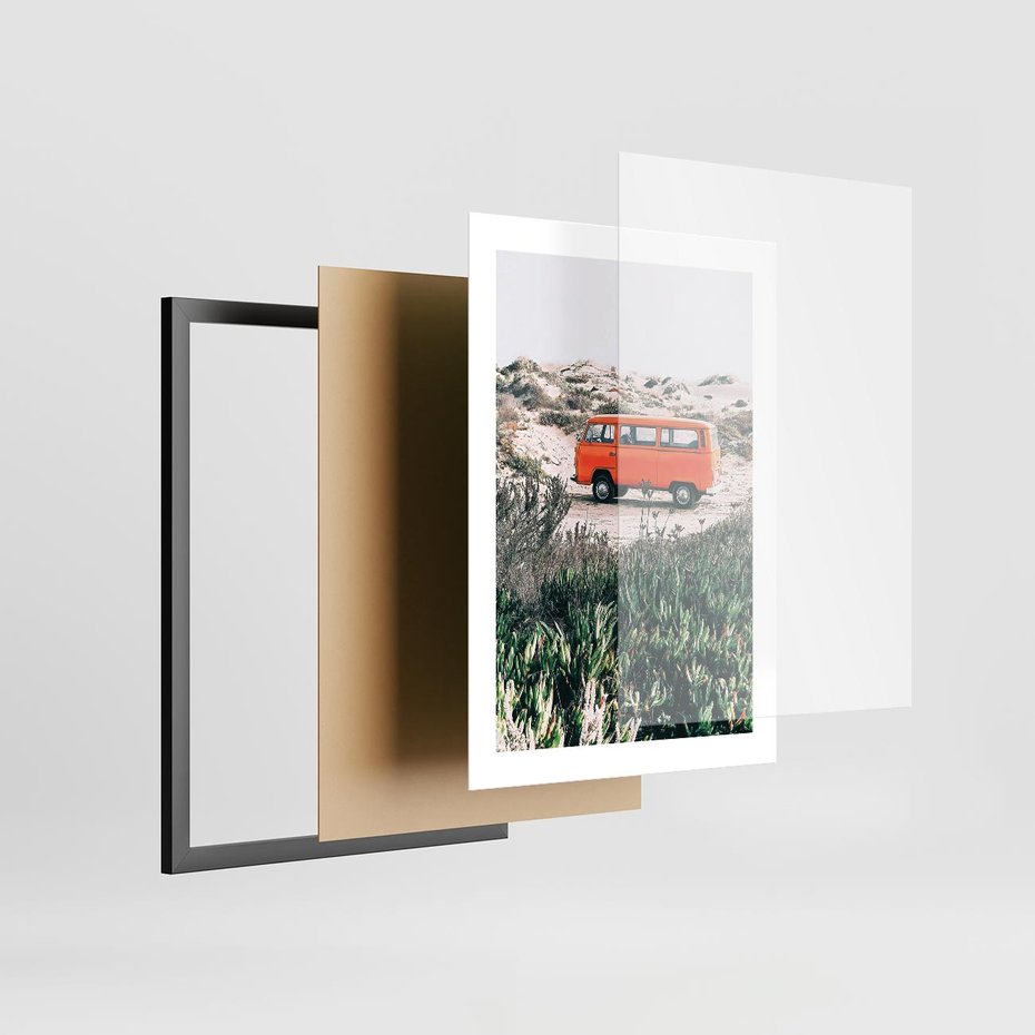 Plakat w ramie 30x40 - Podróże po Pustyni - stary samochód van, pomarańczowy - rama czarna