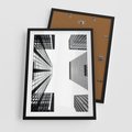 Plakat w ramie 50x70 - Architektoniczna Symetria - architektura, wysoki wieżowiec - rama czarna