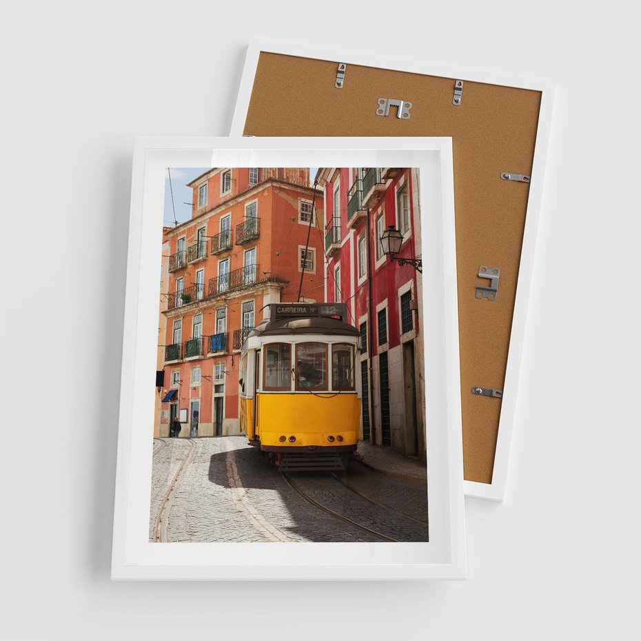 Plakat w ramie 50x70 - Urok tramwaju w Lizbonie - Lizbona, tramwaj - rama biała