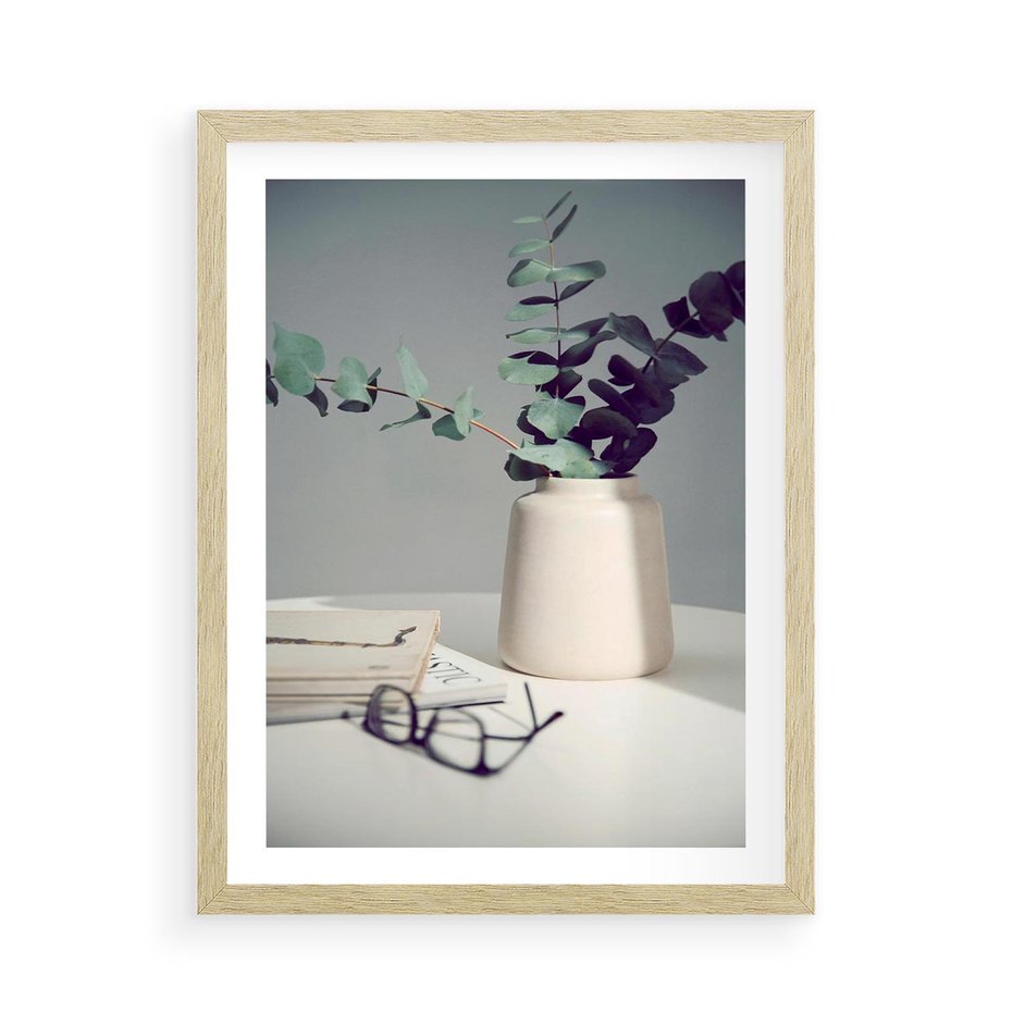 Plakat w ramie 50x70 - Eukaliptusowa Cisza - kompozycja, liście eukaliptusa w wazonie - rama drewno