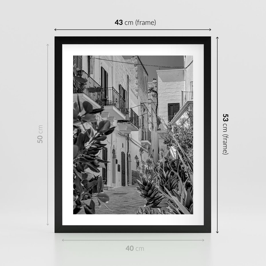 Plakat w ramie 40x50 - Nadmorska Uliczka - czarno białe zdjecie, uliczka w nadmorskim mieście - rama czarna