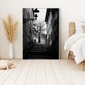 Obraz w ramie 50x70 - Ukryta Uliczka - czarno białe zdjęcie, schody - rama biała