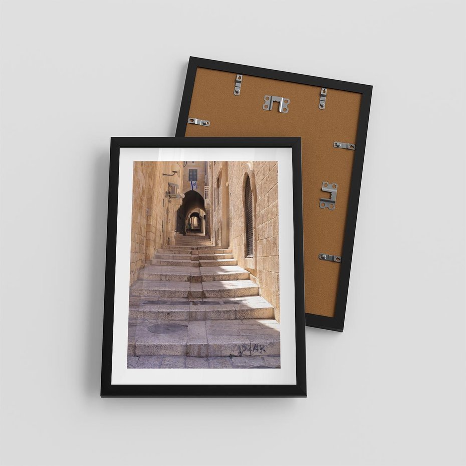 Plakat w ramie 30x40 - miasto w innej odsłonie - uliczka, perspektywa - rama czarna