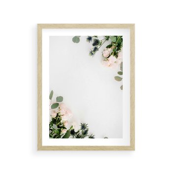Plakat w ramie 40x50 - Kompozycja z Białych Róż i Eukaliptusa - kompozycja z białych kwiatów na białym tle, róże - rama drewno