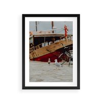 Plakat w ramie 30x40 - Przygoda na Horyzoncie - port, statek - rama czarna