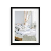 Plakat w ramie 30x40 - Relaks w Sypialni: Jasne Kolory - zdjęcie sypialni, łóżko - rama czarna