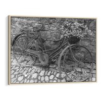 Obraz w ramie 70x50 - Zapomniany Urok - czarno biała fotografia, stary rower oparty o mur - rama drewno